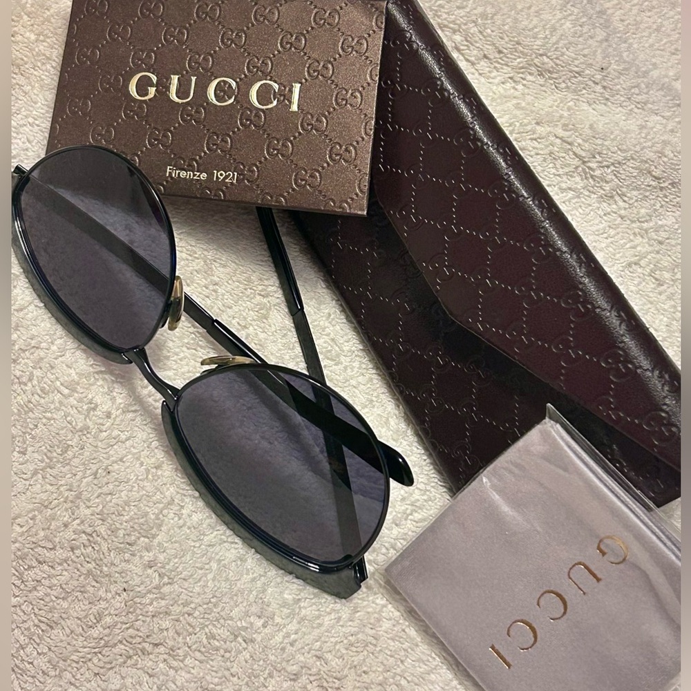 Gucci Cat Eye Sunglasses with all the kit.